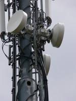 zdj�cie stacji bazowej Kolonist�w 40 (Plus GSM900/GSM1800/UMTS, Play GSM900/UMTS) p1080342.jpg